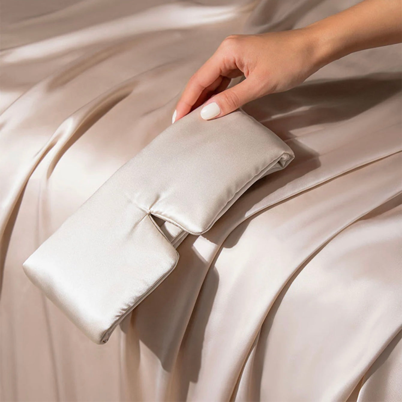 Masque de nuit 3D en soie de Mûrier 22 momme – SOMNELA